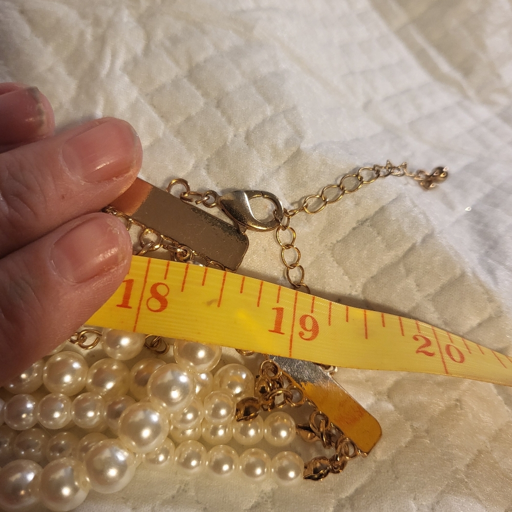 NWOT WHBM Elegant Creamy White Faux  Pearl Necklace - Picture 8 of 10